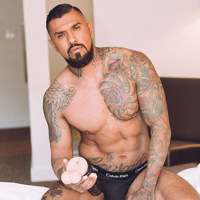 Мастурбатор-попка Fleshlight FleshSack с мошонкой