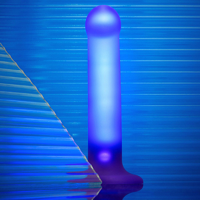 Светящийся дилдо Strap-On-Me Glow-LED Dildo Purple - M