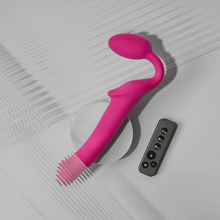 Безремневой страпон с вибрацией Strap-On-Me Vibrating Fuchsia M, диаметр 3,8 см, пульт ДУ, регулируемый